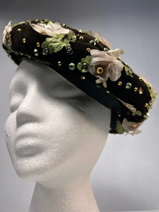 VTG YSL Chocolate Brown Beret Velvet Hat with Floral Motifs and Rhinestones 60's - Picture 2 of 7